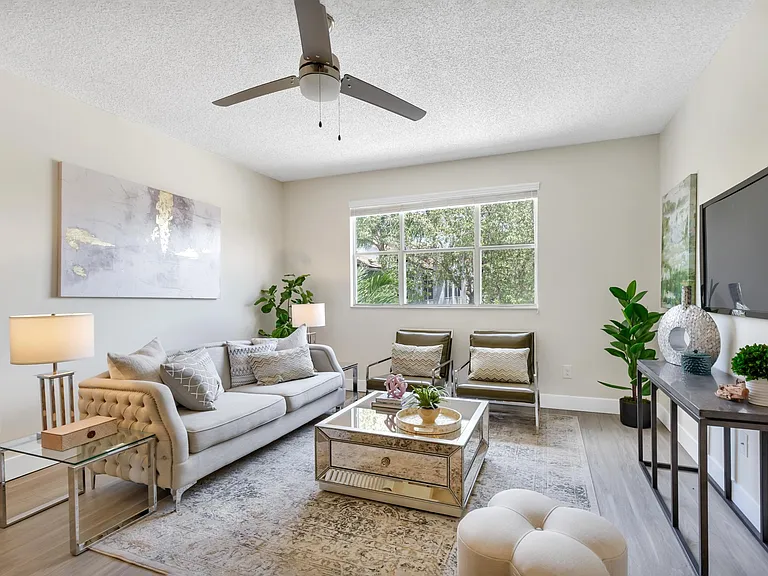 B2 Marseille - 3-Story Townhomes