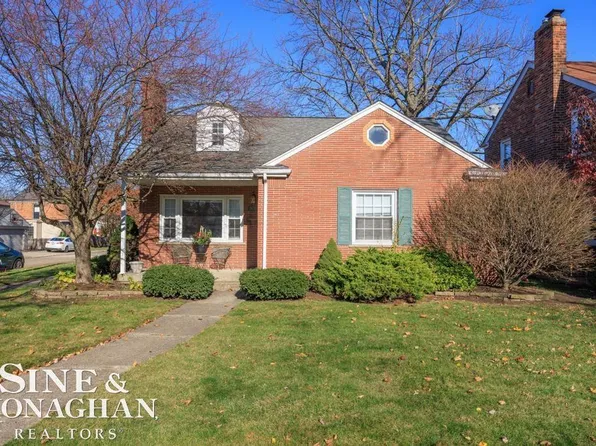 1930 Norwood Dr, Grosse Pointe Woods, MI 48236