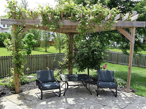 4th image of 1875 Creekview Dr