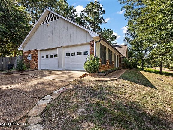 2nd image of 703 Parker Dr
