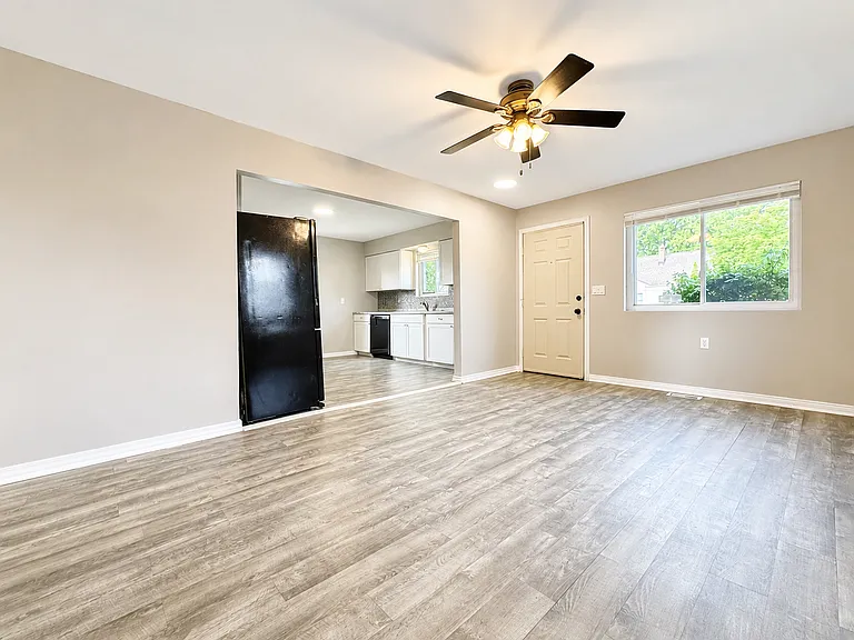 27056 Lawnwood St — Photo 6