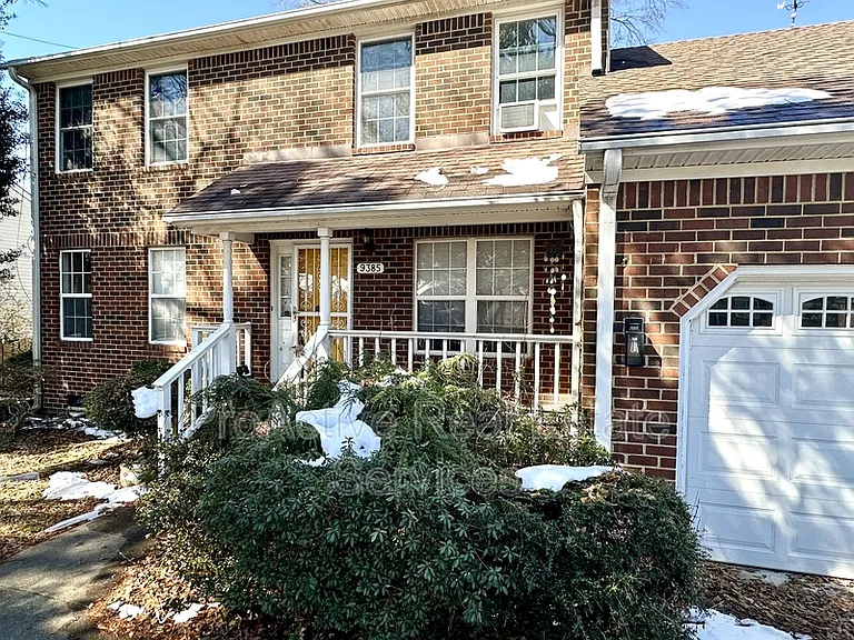 9385 Pine Tree Rd — Photo 1