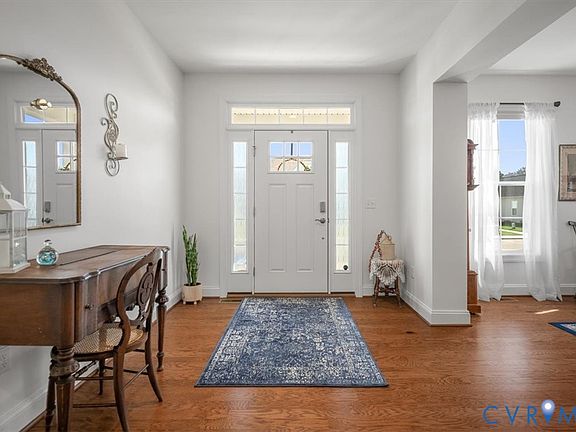 3rd image of 215 Lauradell Rd
