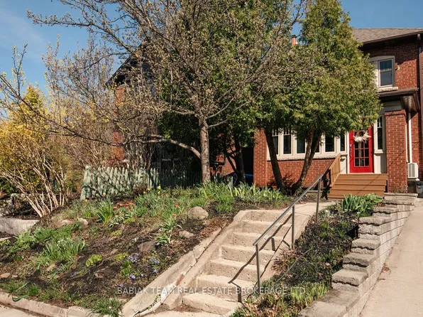 30 Woodside Ave, Toronto, ON M6P 1L7