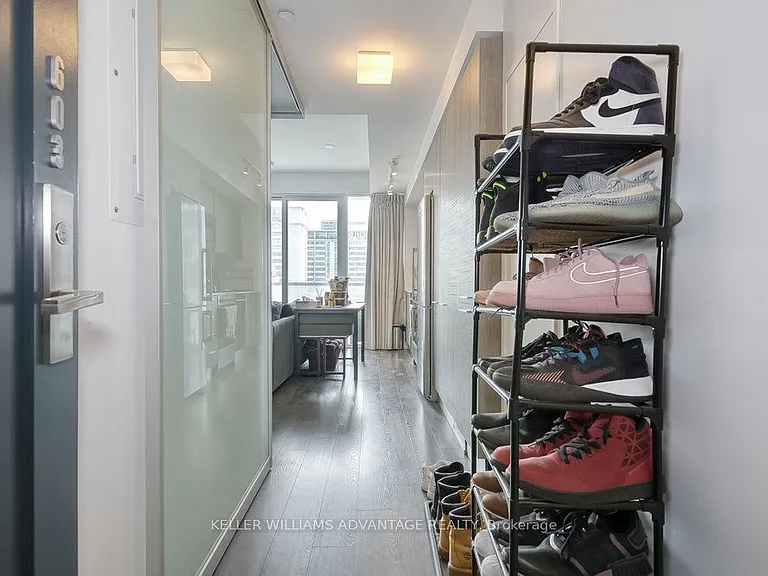 28 Wellesley St E #603 — Photo 4