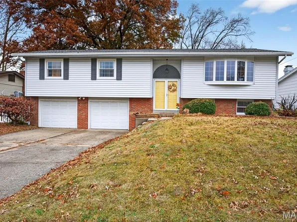 521 Norwich Dr, Saint Charles, MO 63301