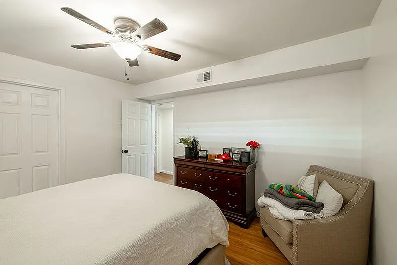 2 bed, 1.0 bath, $1,150 — Photo 4