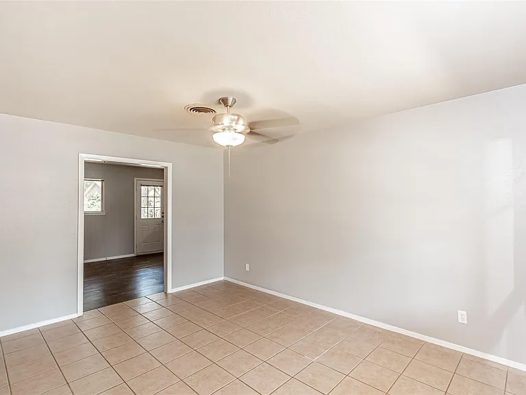 1021 Patricia St — Photo 5