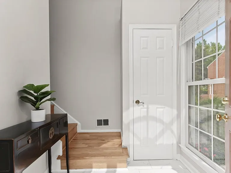 1311 Templeton Pl — Photo 2