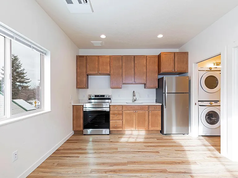 909 Poplar St #B — Photo 6