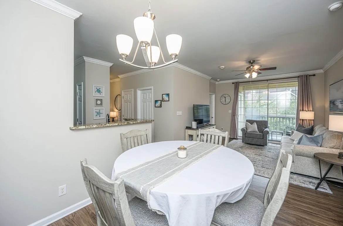 2 bed, 1049 sqft, $3,400 — Photo 3