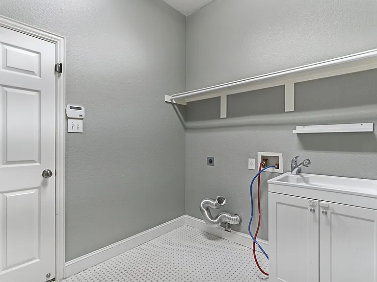 2437 Fawn Meadow Dr — Photo 25