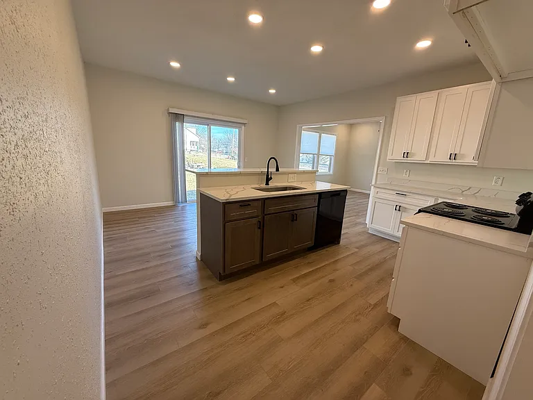 211 Frisco St — Photo 9