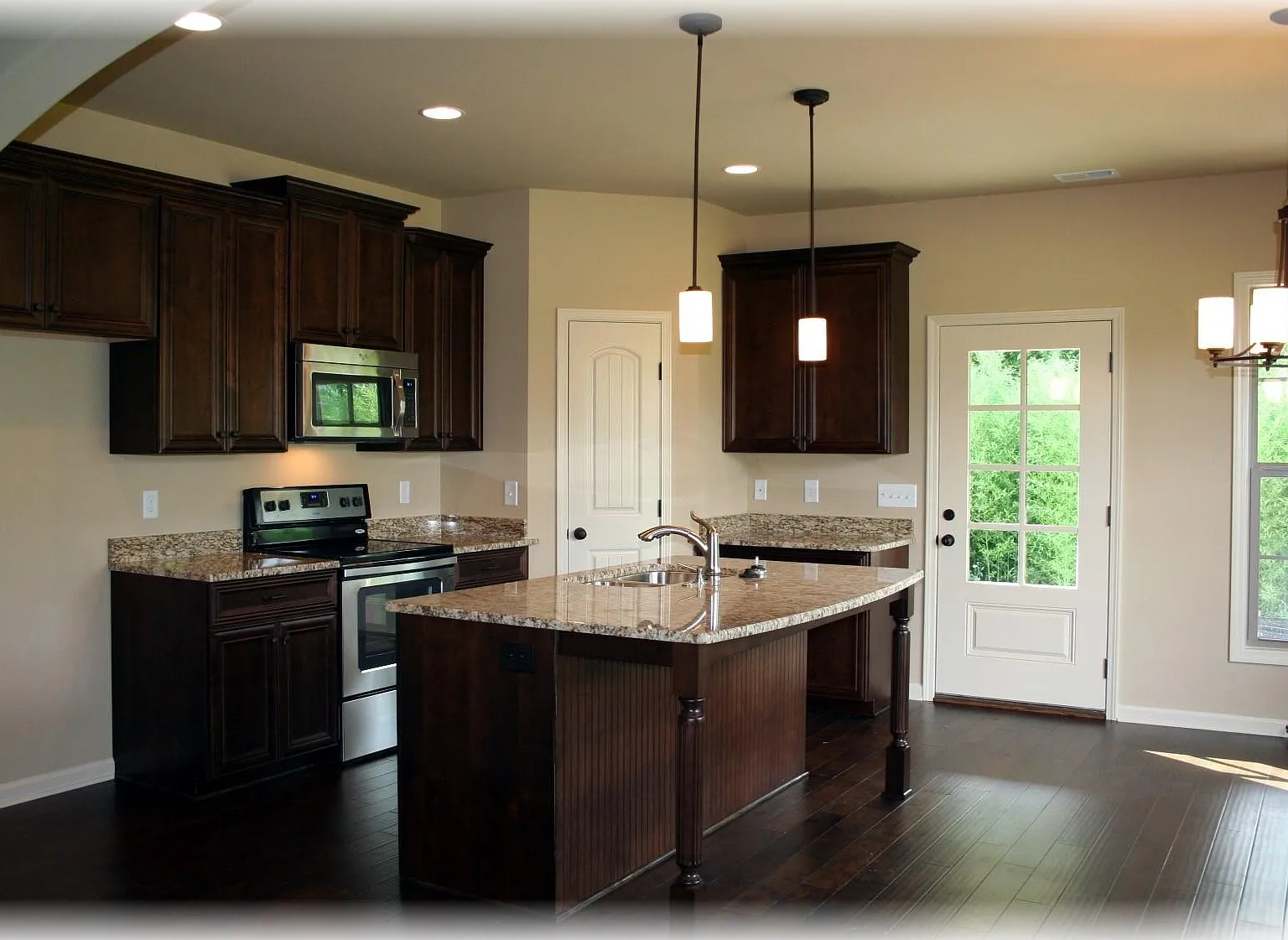 4 bed, 3.0 bath, 2145 sqft, $2,900 — Photo 4