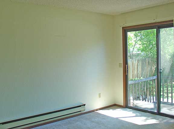 5th image of 640 Custer Ave APT 4