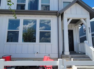 933 W Sunspear Dr, Saratoga Springs, UT 84045