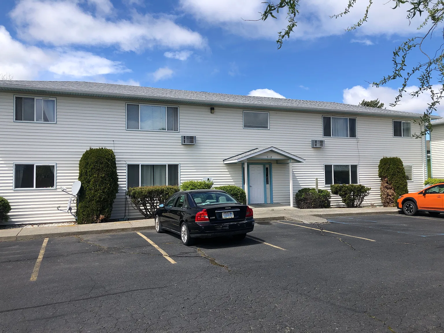 2 bed, 975 sqft, $1,350 — Photo 1