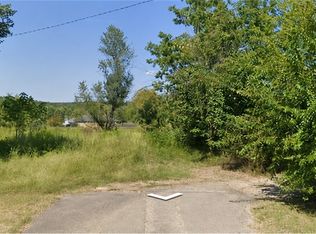 N Ash St, Muldrow, OK 74948