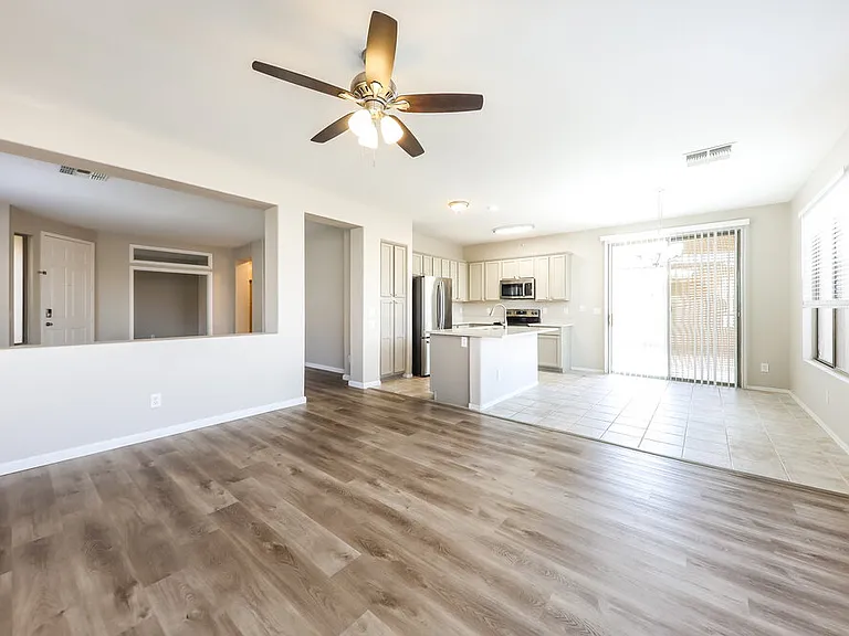 15233 W Banff Ln — Photo 9