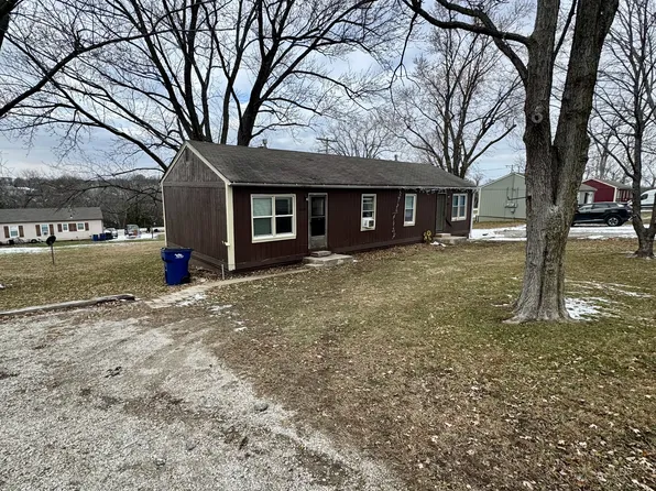 8310 Center Dr, De Soto, KS 66018