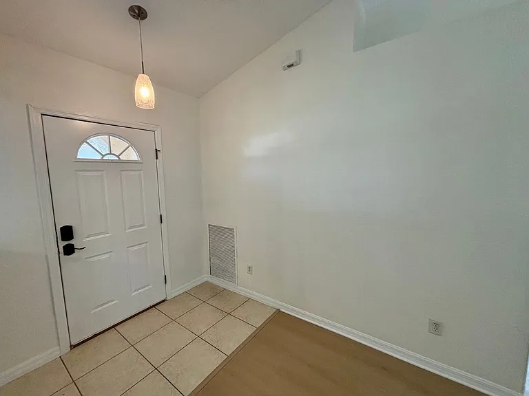 10417 SW 52nd Ct — Photo 6