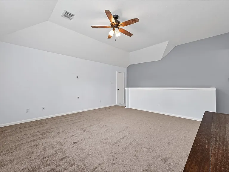 232 Doncaster St — Photo 35