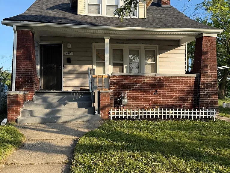 2315 Tuxedo St — Photo 3