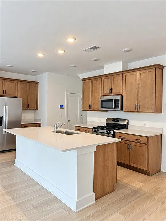 450 Laurelwood Ln — Photo 4