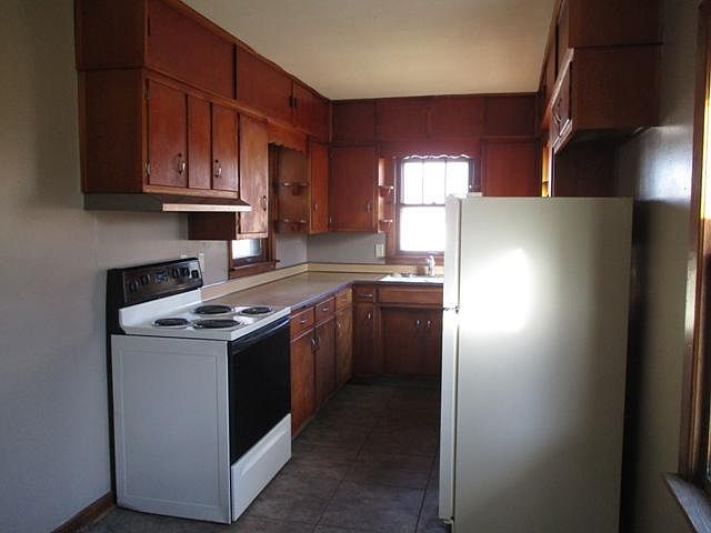 2nd image of 2604 Delaware St