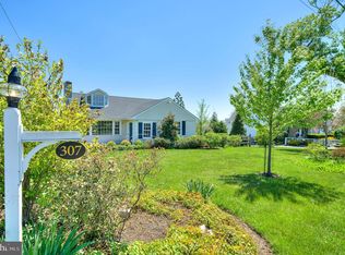 307 Washington Ln, Fort Washington, PA 19034