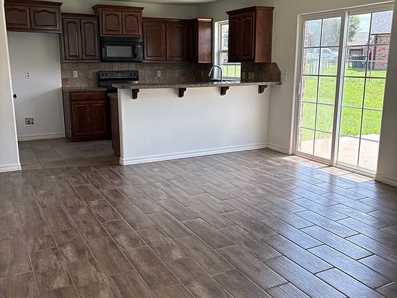 2nd image of 2502 Hunters Ct