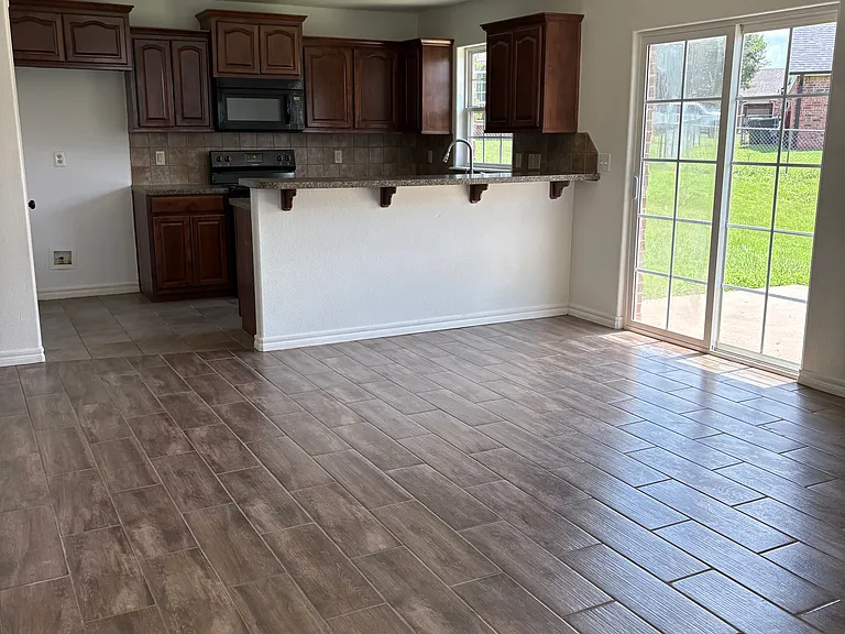 2502 Hunters Ct — Photo 2