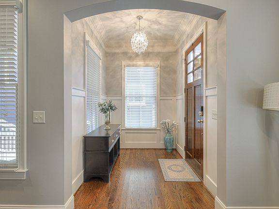 4th image of 305 Walter Roberts St