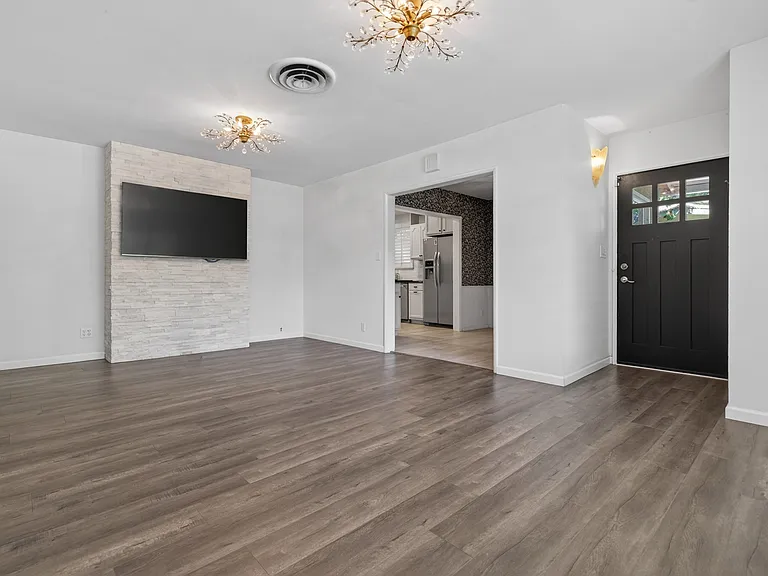 331 Victory Ct — Photo 4