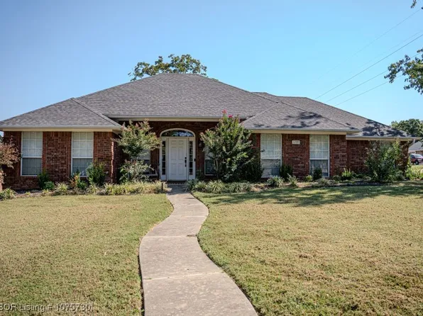 1700 Somerset Way, Van Buren, AR 72956