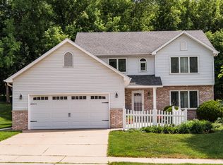 1963 Fox Valley Dr SW, Rochester, MN 55902