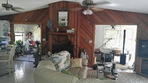 3rd image of 13 Debra Ln
