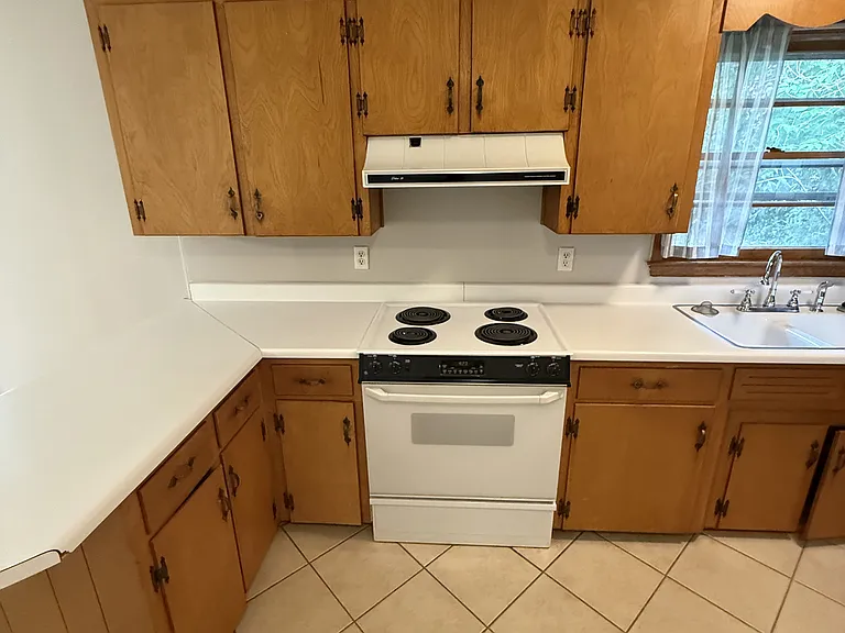 113 Midland Dr — Photo 4
