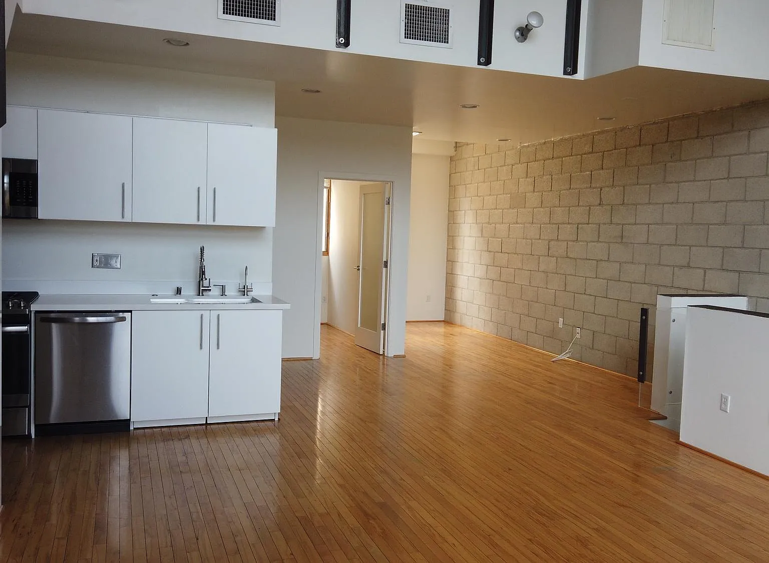 2 bed, 2000 sqft, $4,795 — Photo 2