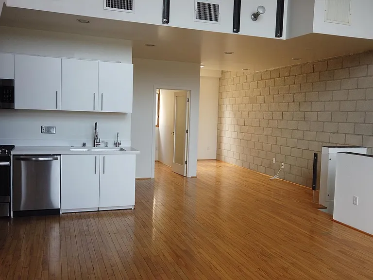 717 N Cahuenga Blvd #A2 — Photo 2