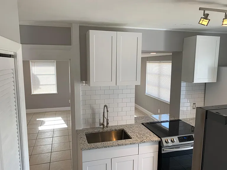 5002 Parker Ave — Photo 4