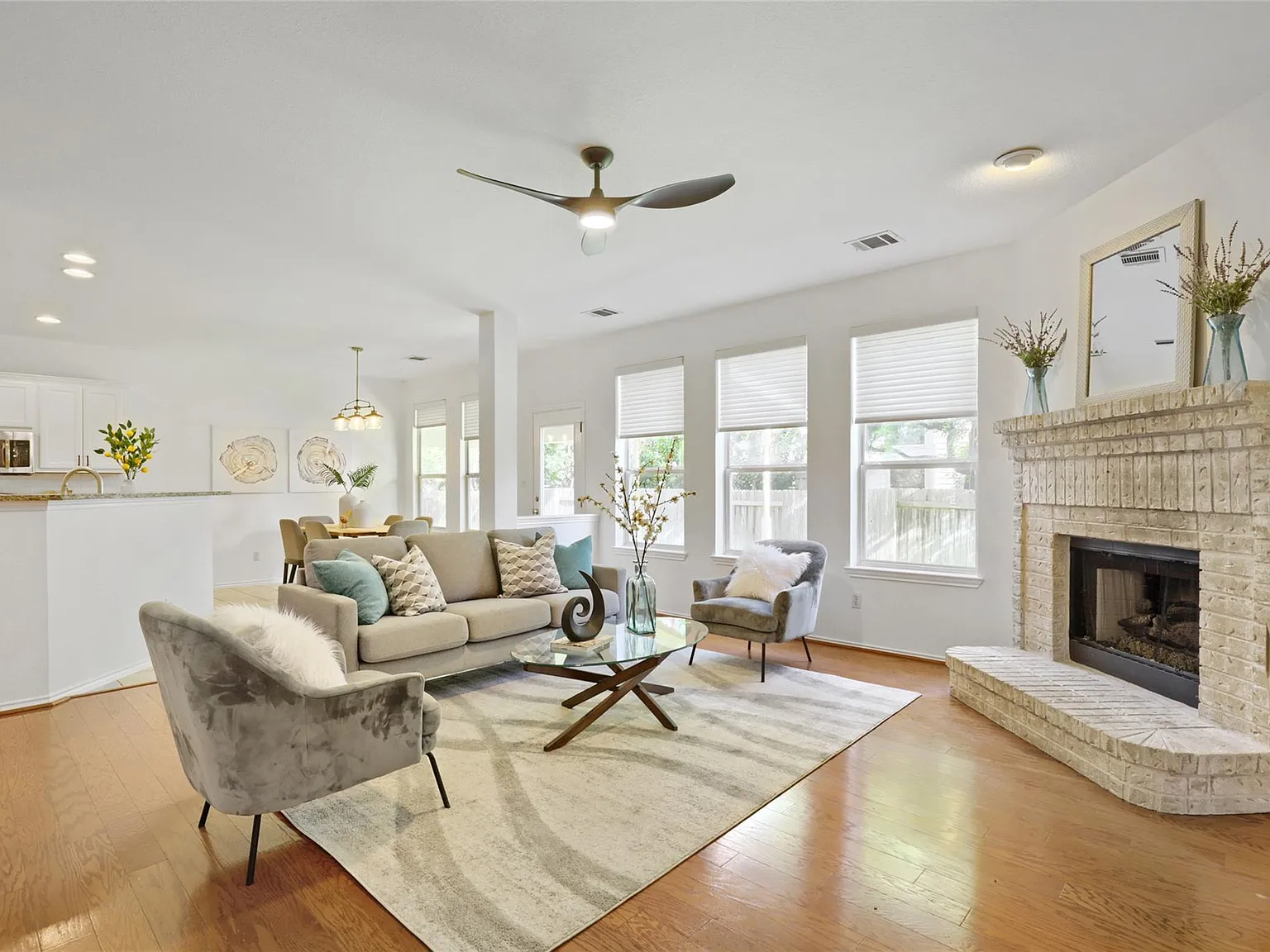5 bed, 2.5 bath, 3036 sqft, $2,800 — Photo 4
