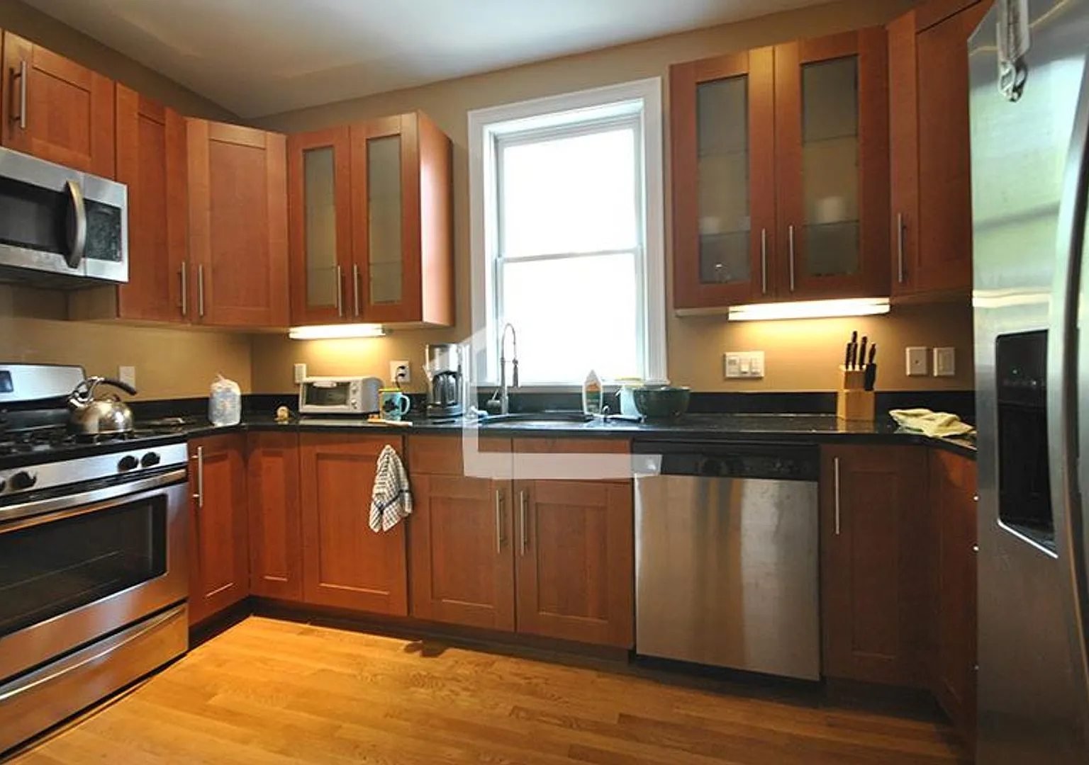 No Brokers Fee, Central Brookline Location, In-Unit Washer and Dryer, Central Heat/AC, Large Bedr... — Photo 1