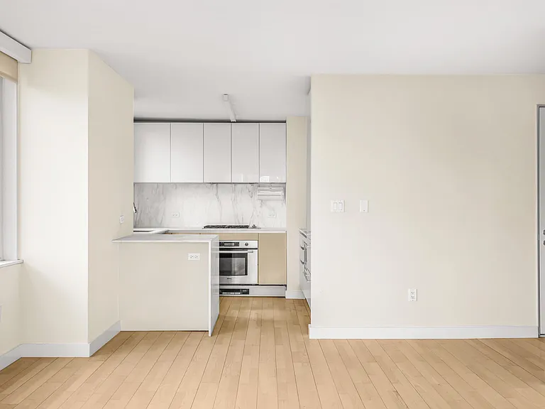 322 W 57th St #21B — Photo 2