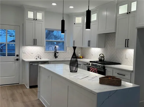 2019 Summit St, Kansas City, MO 64108