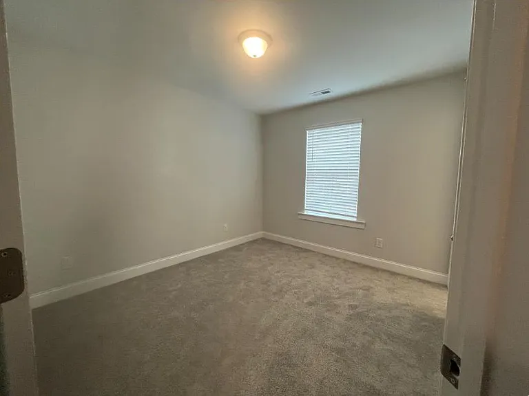 330 Old Grove Ln — Photo 7