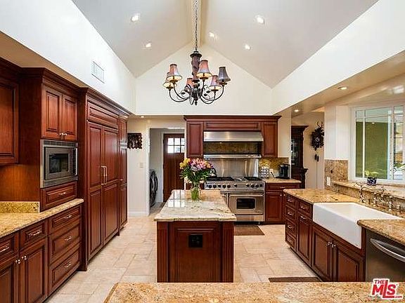 5th image of 2245 Beverly Glen Pl
