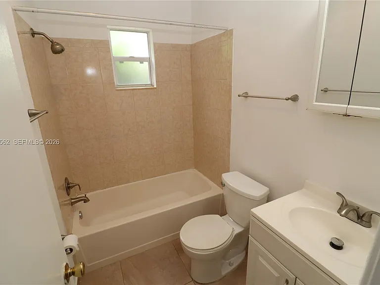 1708 N 16th Ave #2 — Photo 6