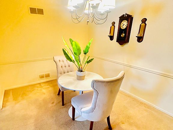 3rd image of 75 Mayflower Dr APT 1