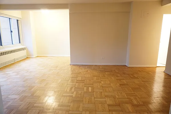 Rented by Manhattan Apartment Organization | media 15